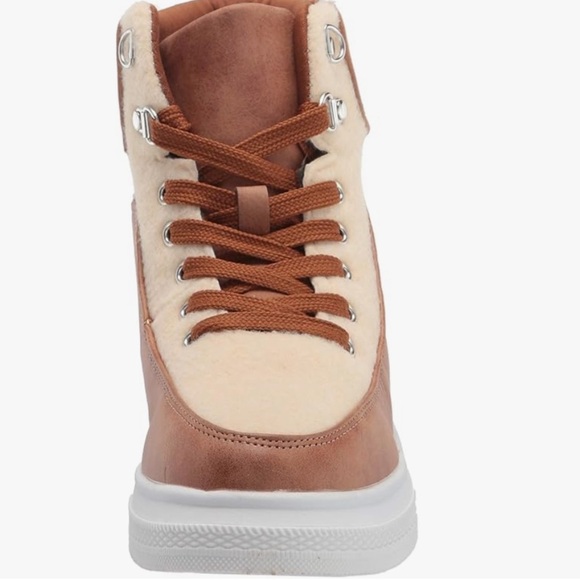 Yoki sneaker two tone cream faux fur and tan brown rounded toe lace up 8.5 - Picture 2 of 16
